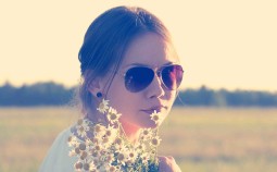 sunglasses-love-woman-flowers Kopie